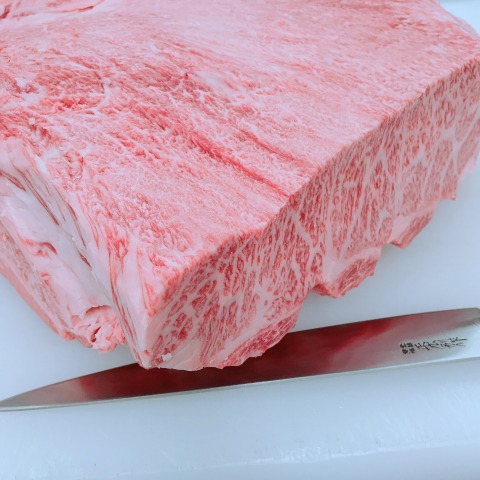 ザブトン特有の脂を含む牛塊肉